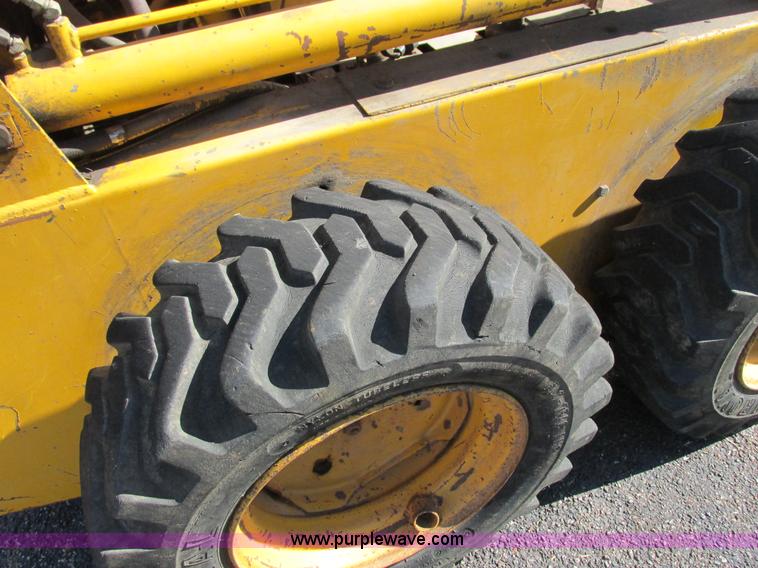 image for item G8948 1979 Ford CL40 skid steer