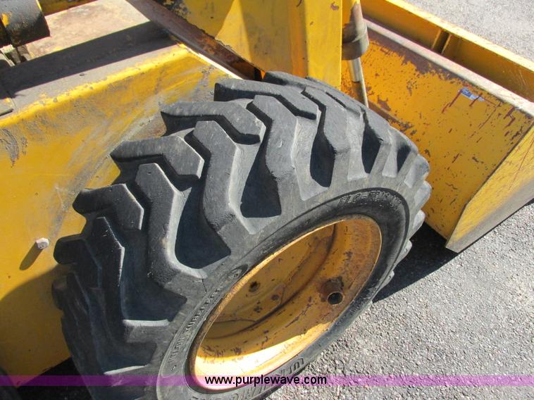 image for item G8948 1979 Ford CL40 skid steer