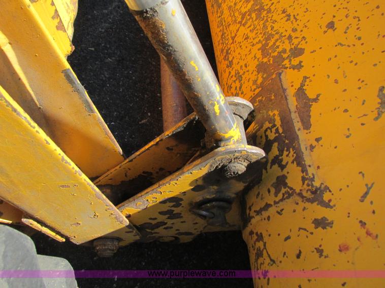 image for item G8948 1979 Ford CL40 skid steer