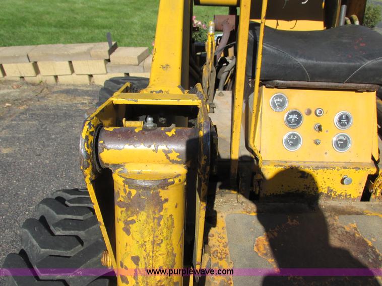 image for item G8948 1979 Ford CL40 skid steer