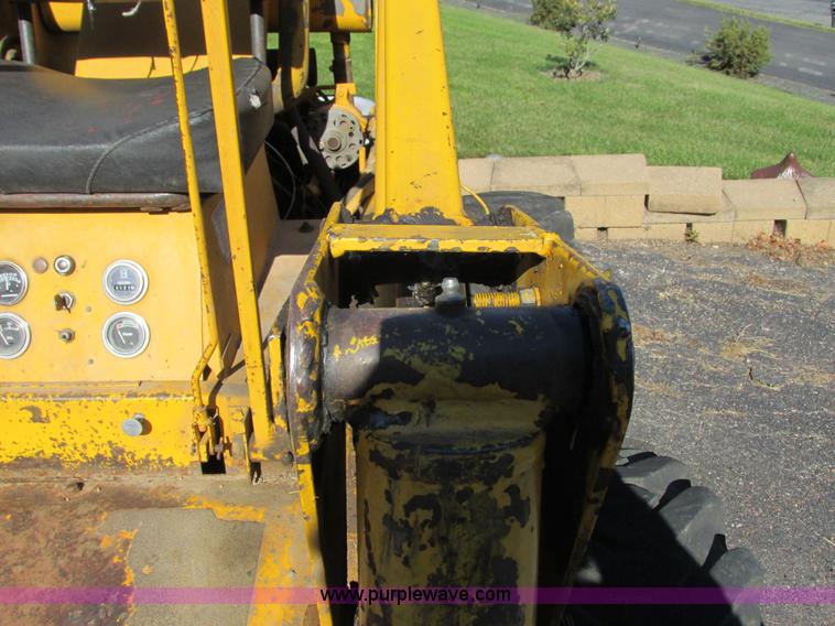 image for item G8948 1979 Ford CL40 skid steer