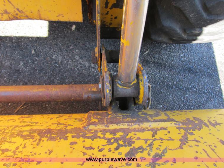 image for item G8948 1979 Ford CL40 skid steer