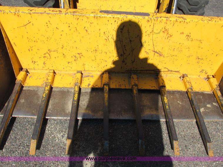 image for item G8948 1979 Ford CL40 skid steer