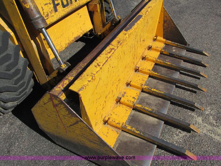 image for item G8948 1979 Ford CL40 skid steer