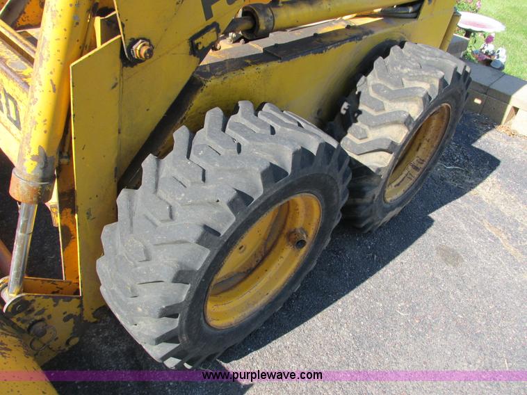 image for item G8948 1979 Ford CL40 skid steer
