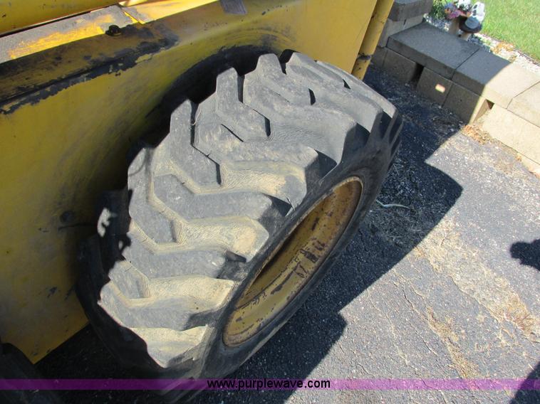 image for item G8948 1979 Ford CL40 skid steer