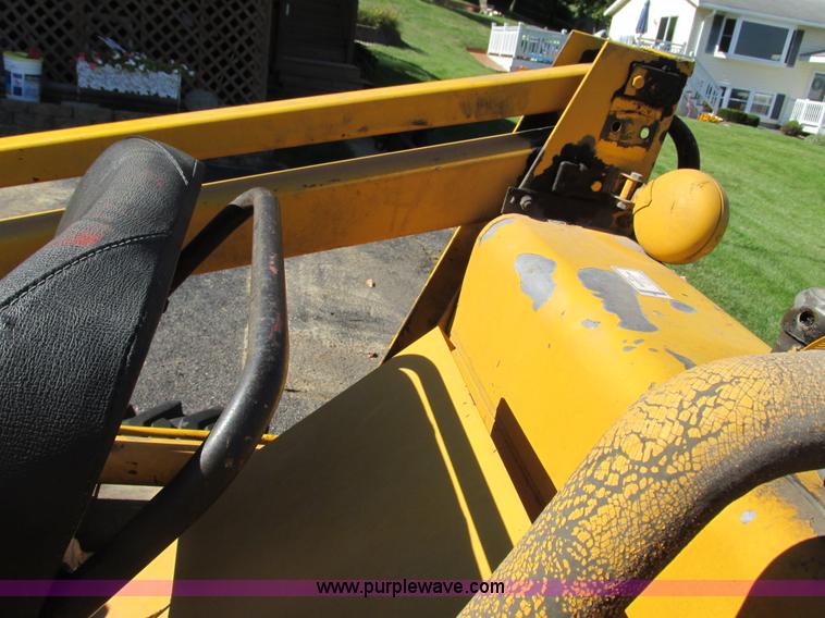 image for item G8948 1979 Ford CL40 skid steer