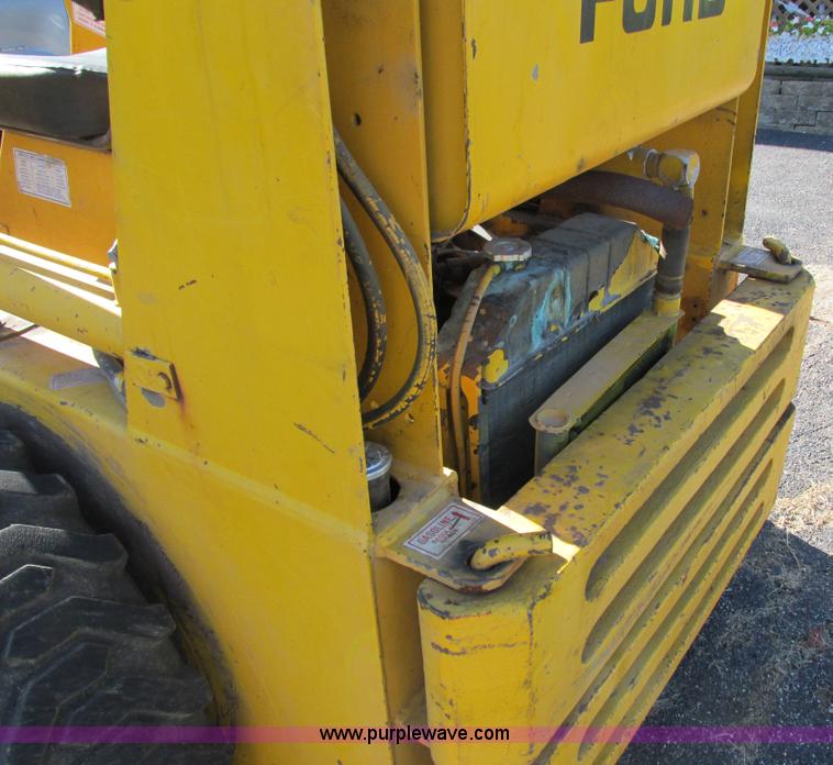 image for item G8948 1979 Ford CL40 skid steer