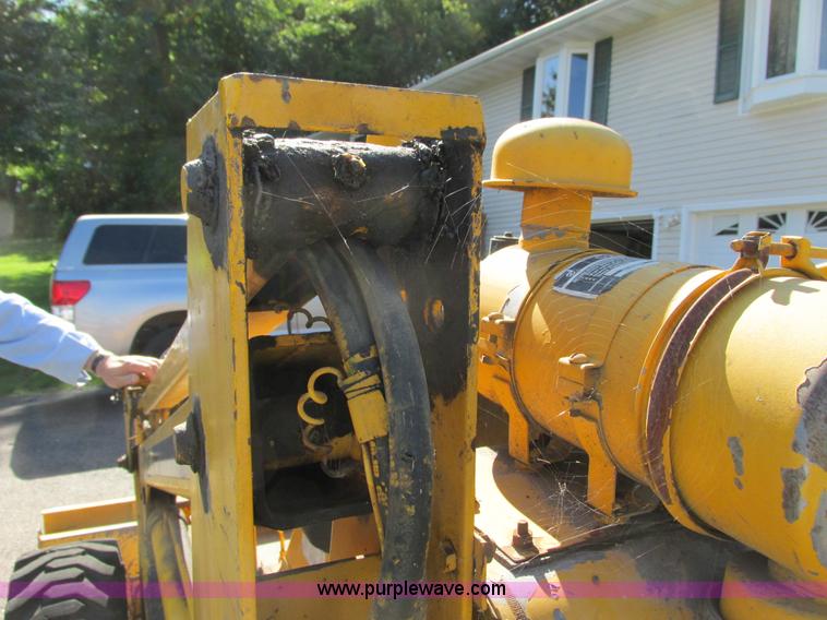 image for item G8948 1979 Ford CL40 skid steer