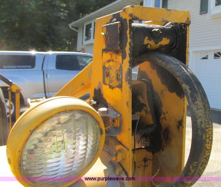 image for item G8948 1979 Ford CL40 skid steer