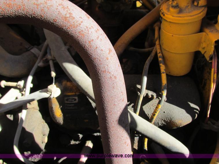 image for item G8948 1979 Ford CL40 skid steer