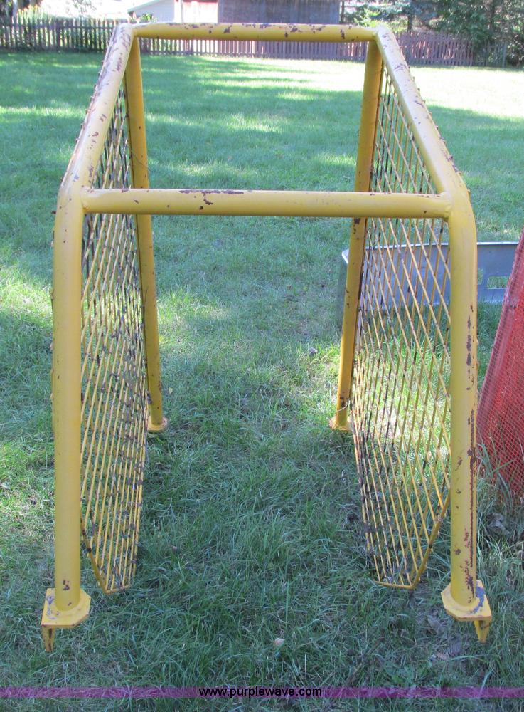 image for item G8948 1979 Ford CL40 skid steer