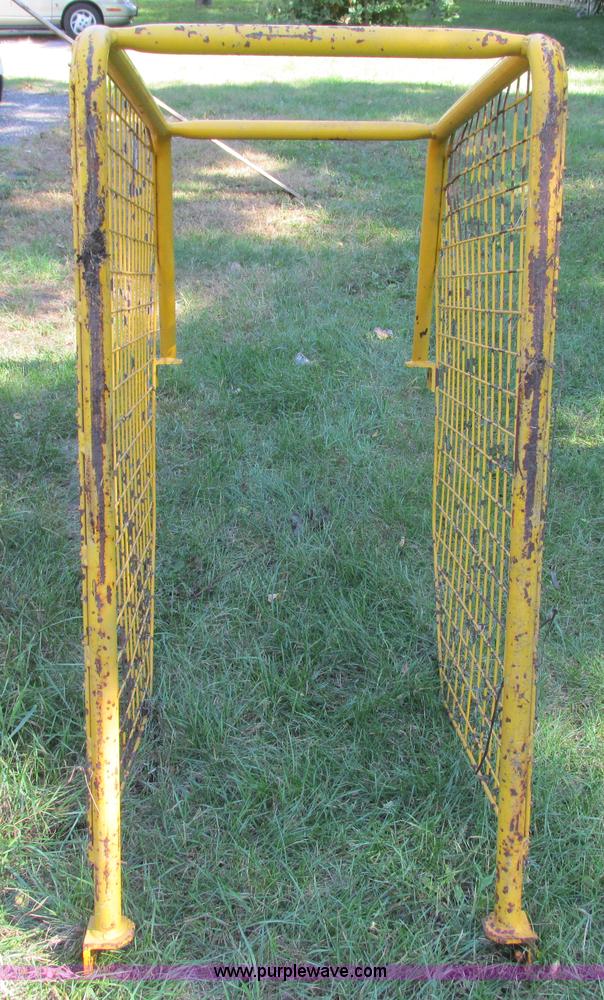 image for item G8948 1979 Ford CL40 skid steer