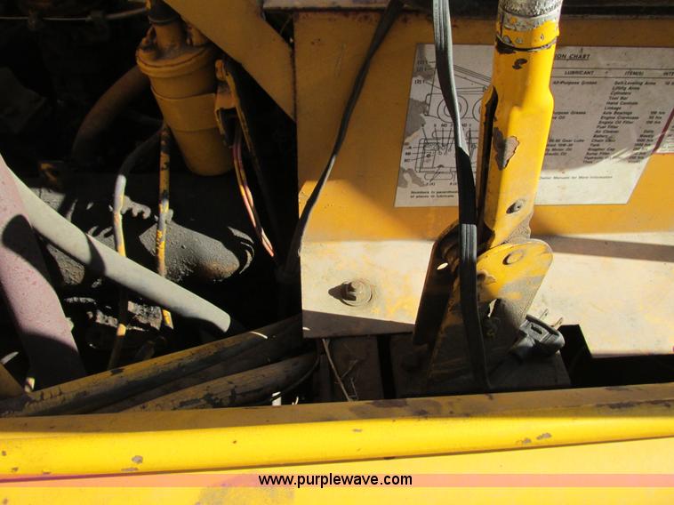 image for item G8948 1979 Ford CL40 skid steer