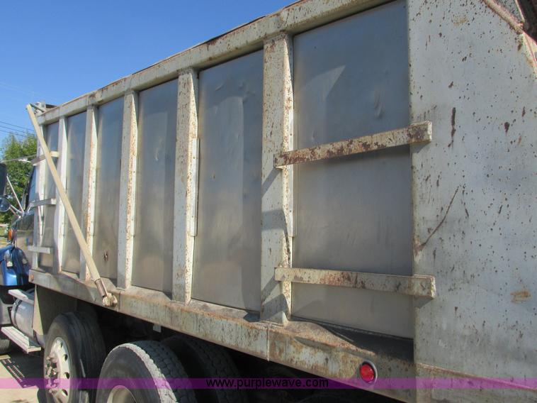 image for item G8949 2001 Sterling LT8500 dump truck