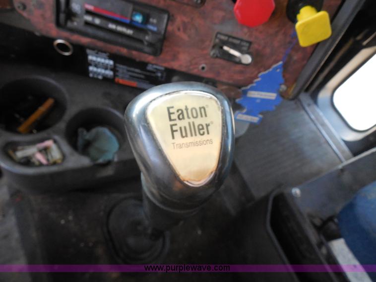 image for item I1496 1999 International 9400 semi truck