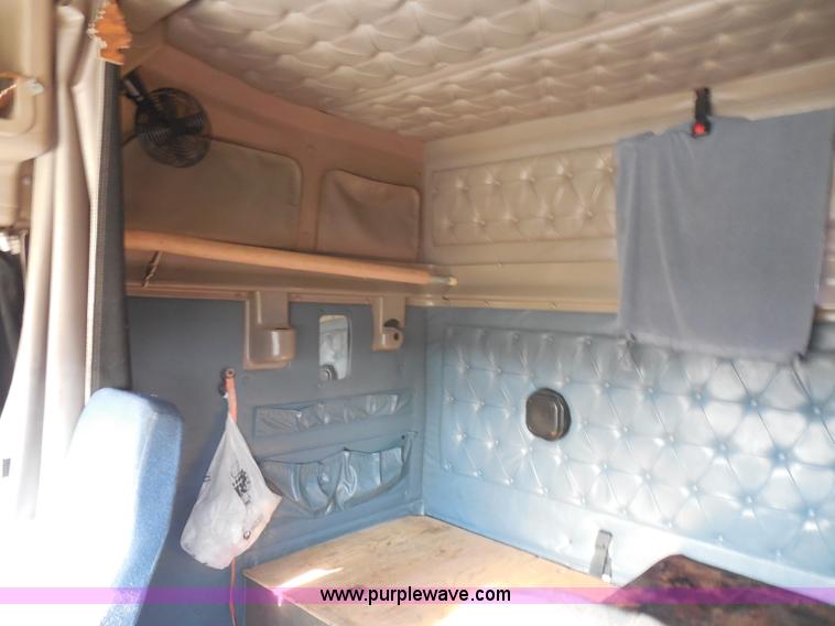 image for item I1496 1999 International 9400 semi truck