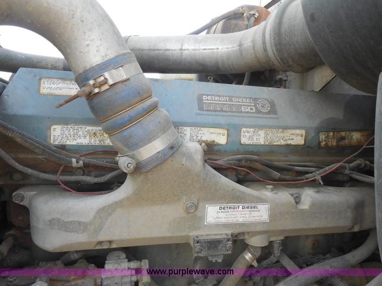 image for item I1496 1999 International 9400 semi truck