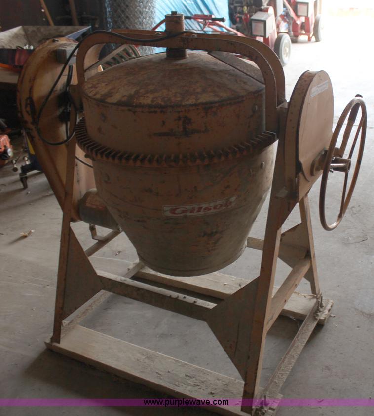 1993 Gilson concrete mixer in Topeka, KS Item AU9439 sold Purple Wave