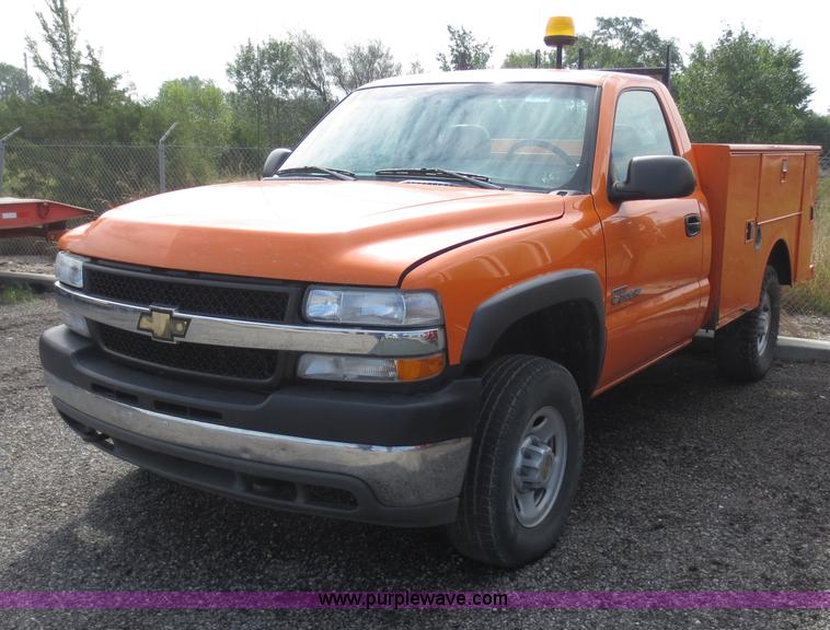 image for item D5934 2002 Chevrolet Silverado 2500HD utility truck