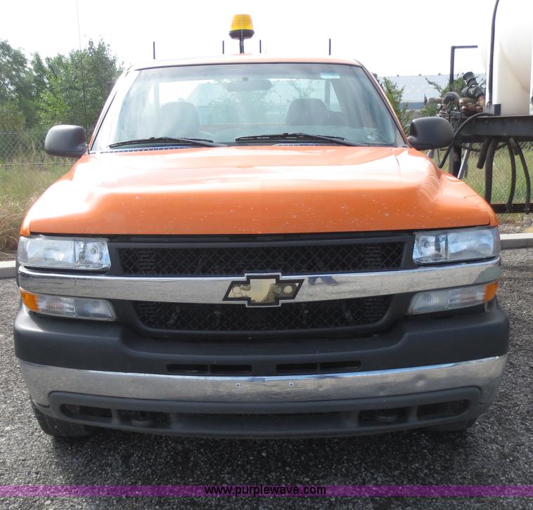 image for item D5934 2002 Chevrolet Silverado 2500HD utility truck