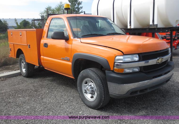 image for item D5934 2002 Chevrolet Silverado 2500HD utility truck