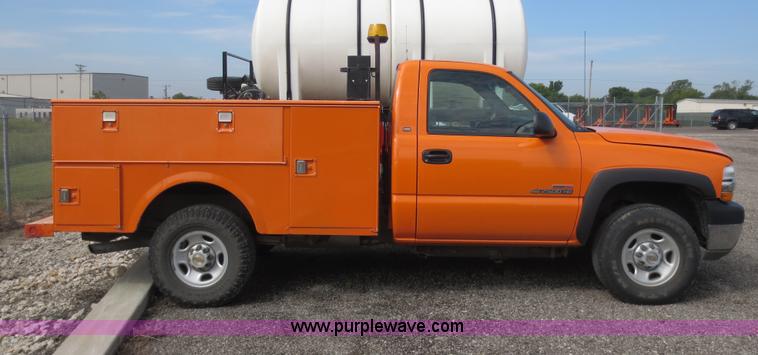 image for item D5934 2002 Chevrolet Silverado 2500HD utility truck