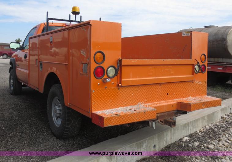 image for item D5934 2002 Chevrolet Silverado 2500HD utility truck