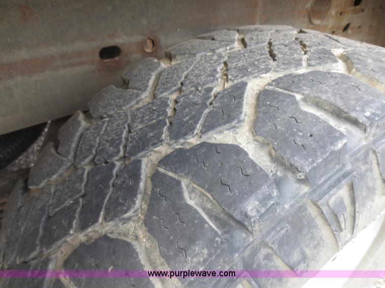 image for item D5934 2002 Chevrolet Silverado 2500HD utility truck