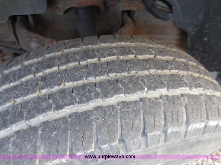 image for item D5934 2002 Chevrolet Silverado 2500HD utility truck