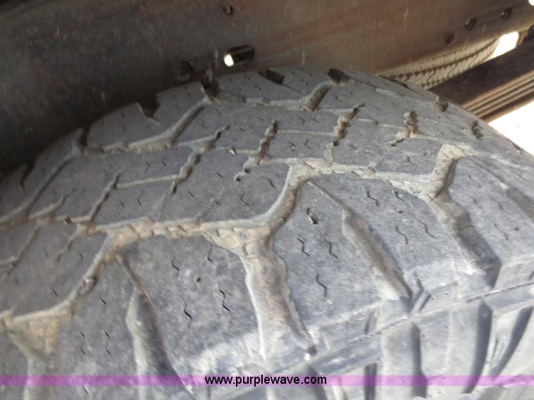 image for item D5934 2002 Chevrolet Silverado 2500HD utility truck