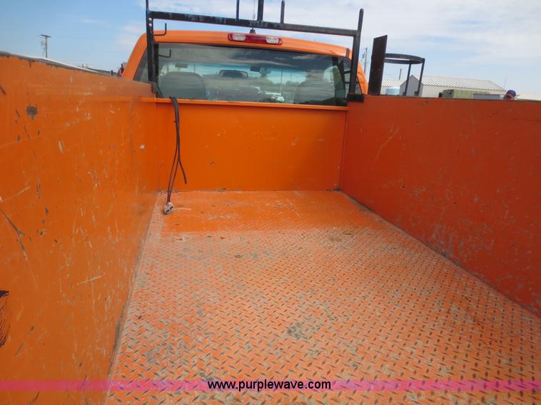 image for item D5934 2002 Chevrolet Silverado 2500HD utility truck