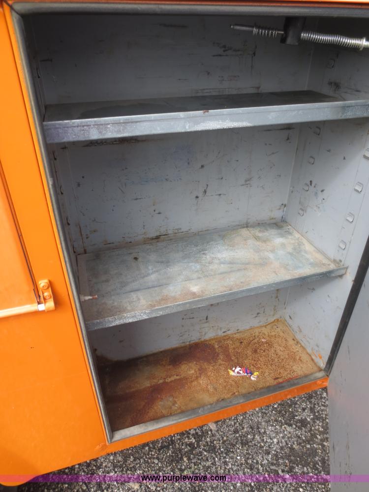 image for item D5934 2002 Chevrolet Silverado 2500HD utility truck