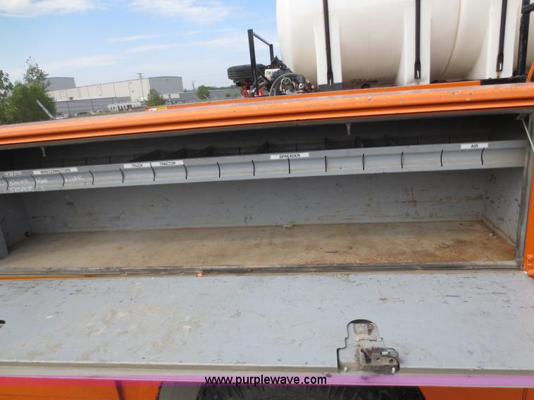 image for item D5934 2002 Chevrolet Silverado 2500HD utility truck