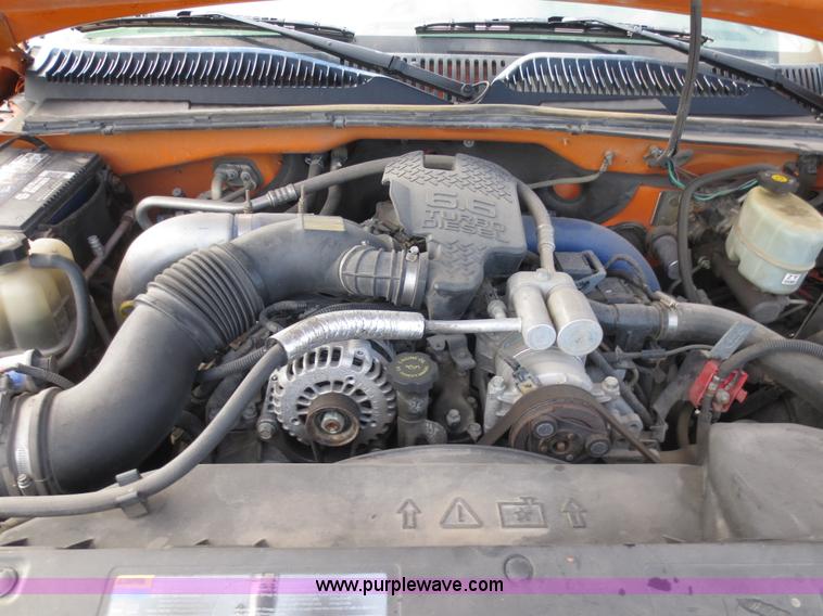 image for item D5934 2002 Chevrolet Silverado 2500HD utility truck