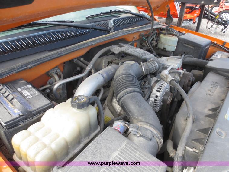 image for item D5934 2002 Chevrolet Silverado 2500HD utility truck