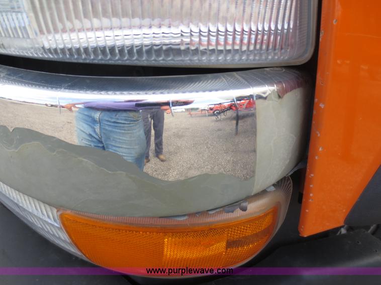 image for item D5934 2002 Chevrolet Silverado 2500HD utility truck