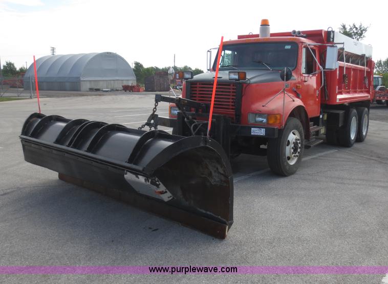 image for item D5935 1997 International 4900 dump truck