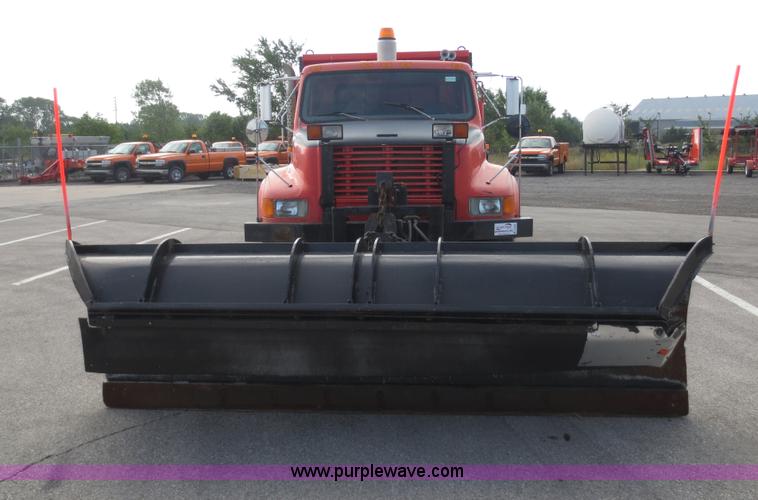 image for item D5935 1997 International 4900 dump truck