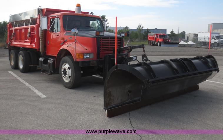 image for item D5935 1997 International 4900 dump truck