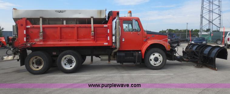 image for item D5935 1997 International 4900 dump truck