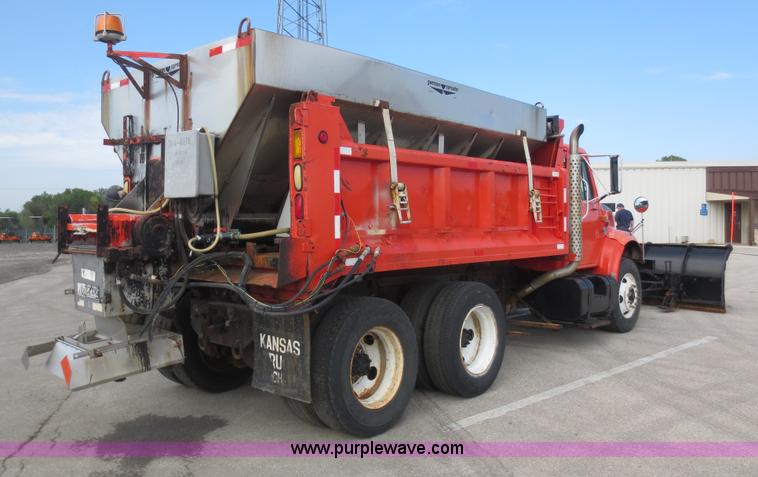 image for item D5935 1997 International 4900 dump truck