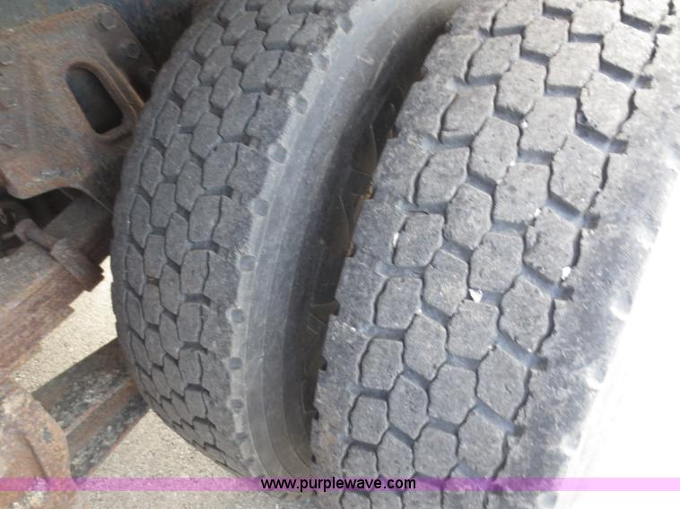 image for item D5935 1997 International 4900 dump truck