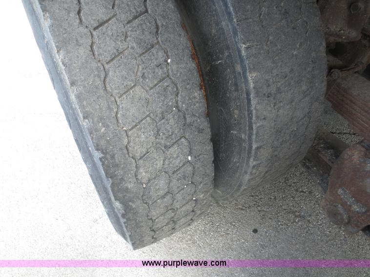 image for item D5935 1997 International 4900 dump truck