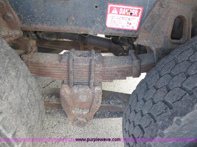 image for item D5935 1997 International 4900 dump truck