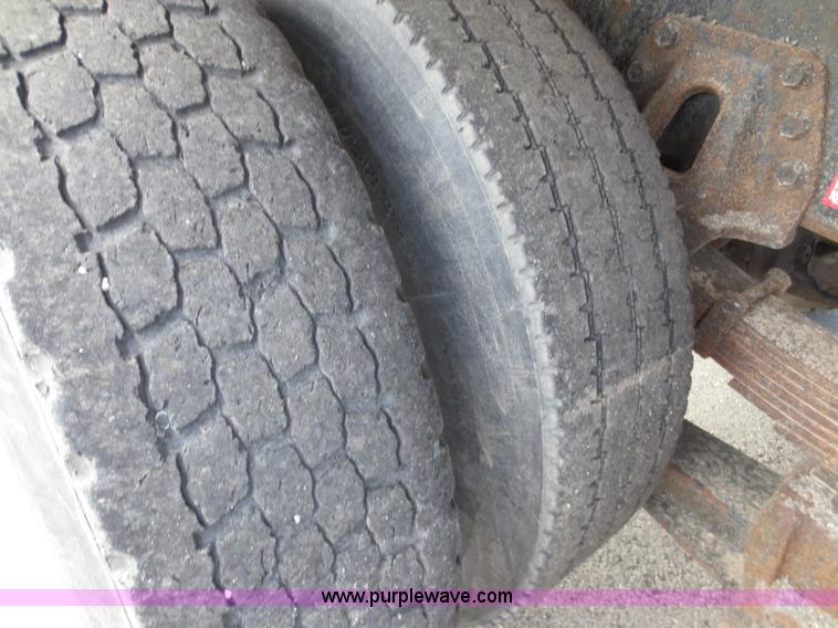 image for item D5935 1997 International 4900 dump truck