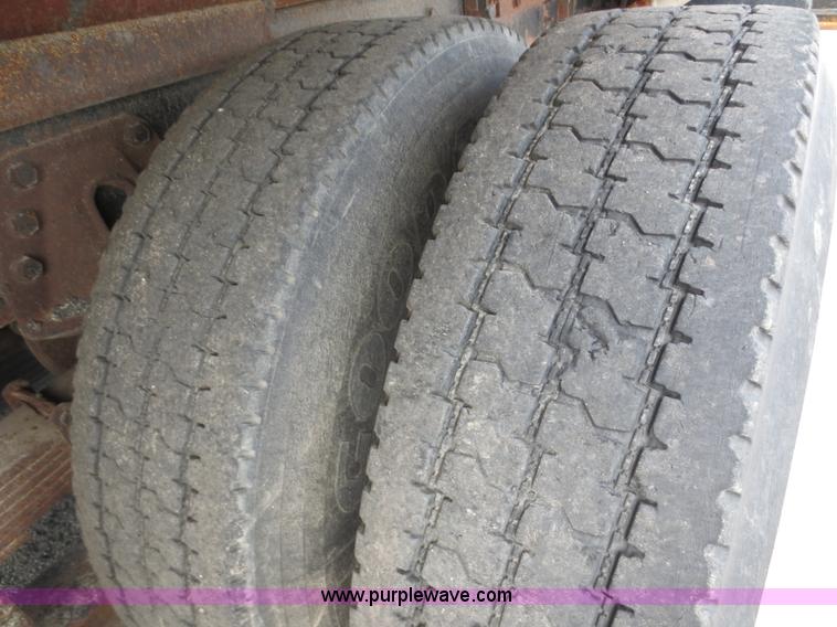 image for item D5935 1997 International 4900 dump truck