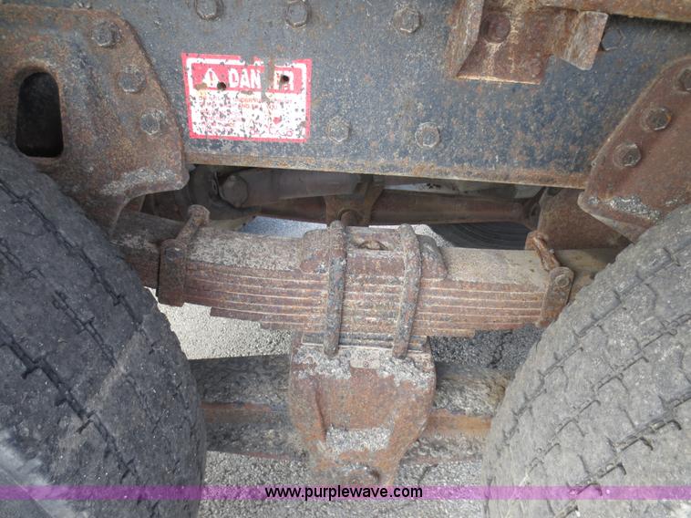 image for item D5935 1997 International 4900 dump truck