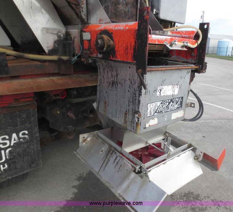 image for item D5935 1997 International 4900 dump truck