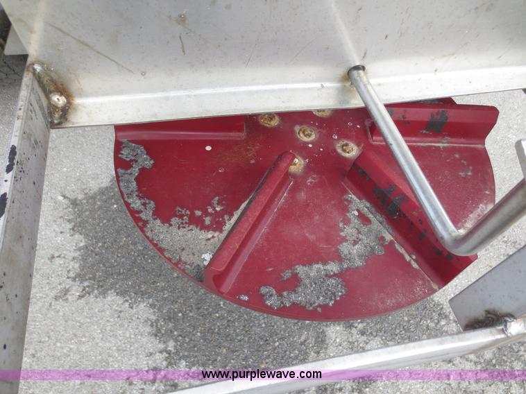 image for item D5935 1997 International 4900 dump truck